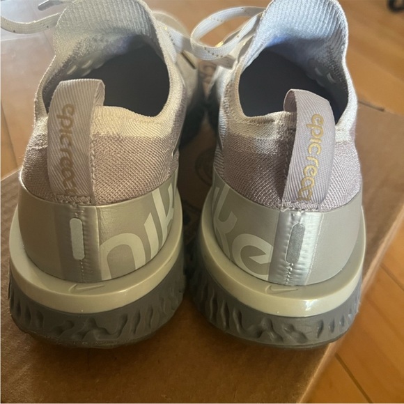 Nike Epic React Women’s 9 - Picture 8 of 10